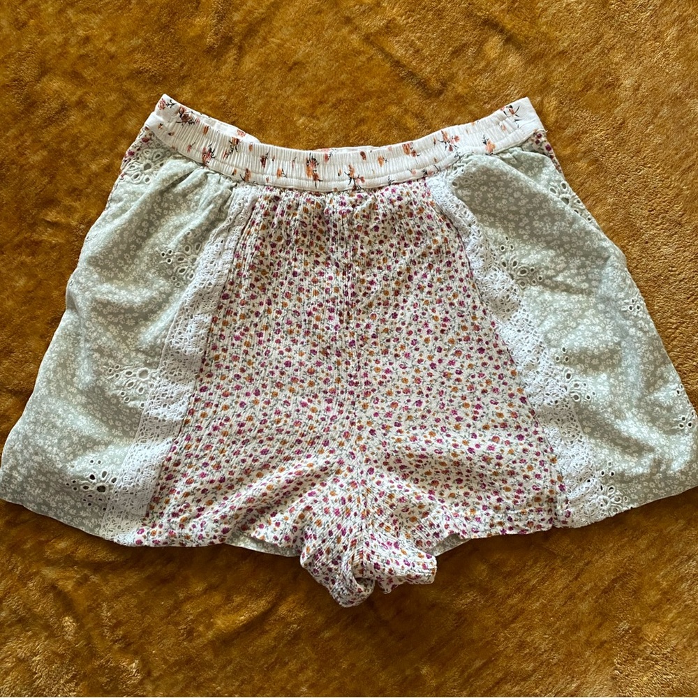 American Eagle Patchwork Floral Shorts - Small - image 2